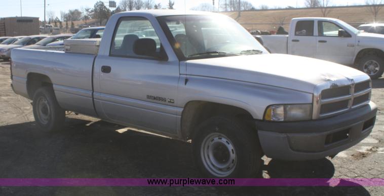 image for item F2965 2001 Dodge Ram 1500 pickup truck