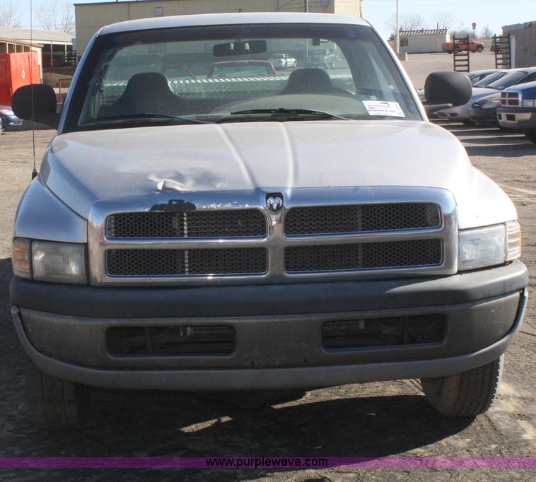 image for item F2965 2001 Dodge Ram 1500 pickup truck