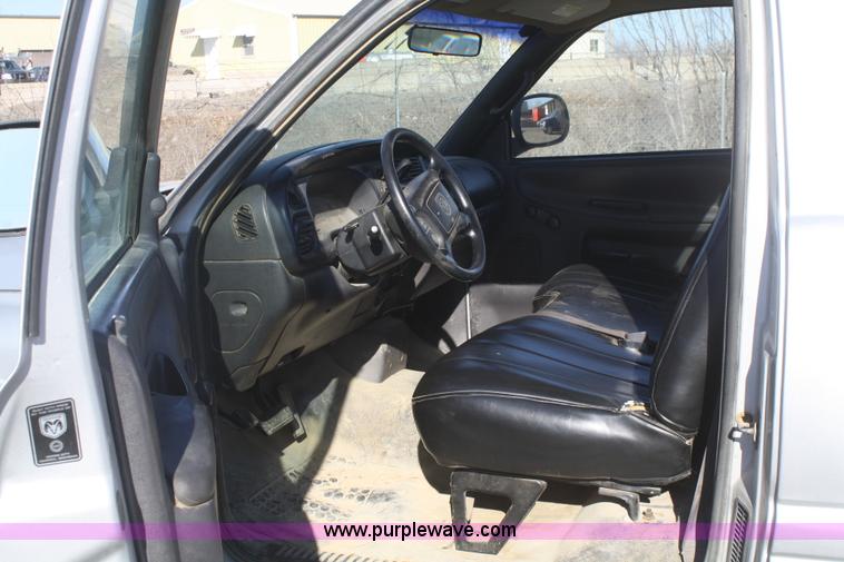 image for item F2965 2001 Dodge Ram 1500 pickup truck