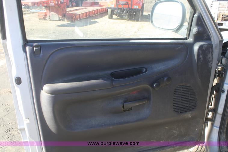 image for item F2965 2001 Dodge Ram 1500 pickup truck