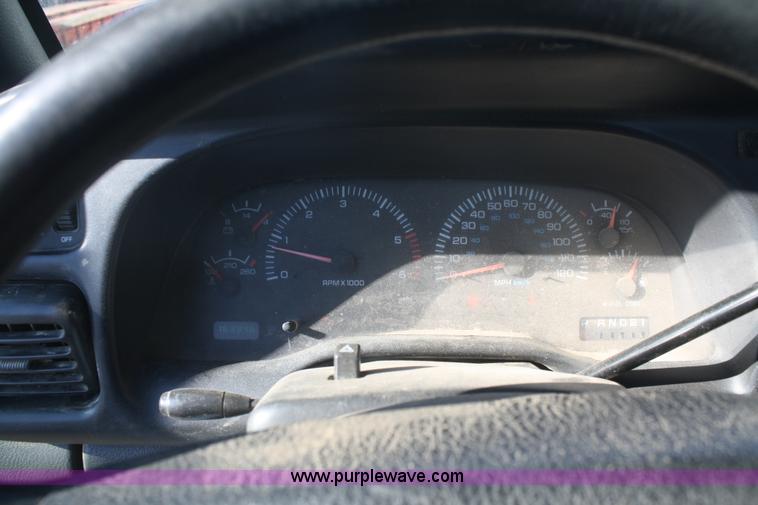 image for item F2965 2001 Dodge Ram 1500 pickup truck