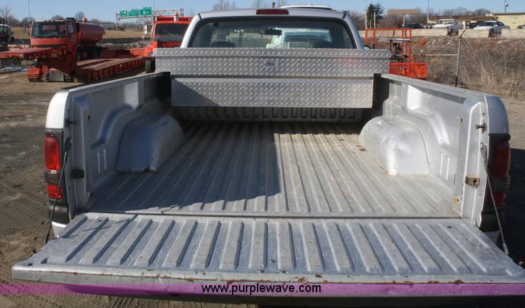 image for item F2965 2001 Dodge Ram 1500 pickup truck