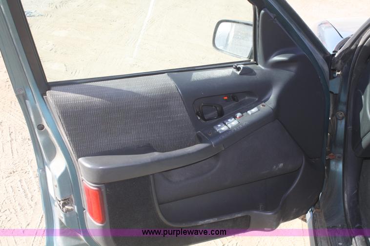 image for item F2968 1994 Pontiac Grand Prix SE