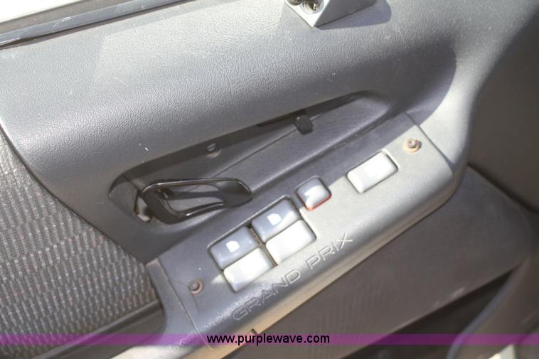 image for item F2968 1994 Pontiac Grand Prix SE