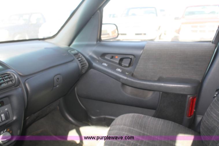 image for item F2968 1994 Pontiac Grand Prix SE