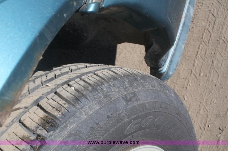 image for item F2968 1994 Pontiac Grand Prix SE