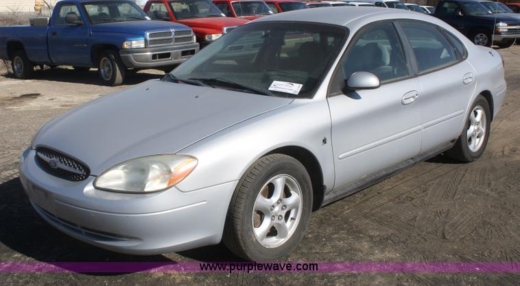 image for item F2969 2002 Ford Taurus SE
