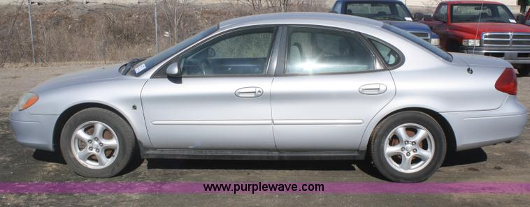 image for item F2969 2002 Ford Taurus SE