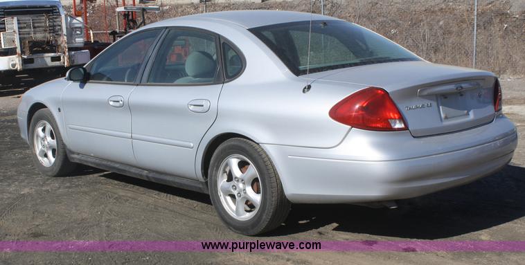 image for item F2969 2002 Ford Taurus SE