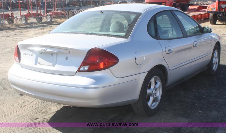 image for item F2969 2002 Ford Taurus SE