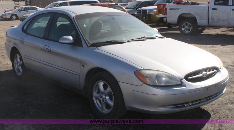 image for item F2969 2002 Ford Taurus SE