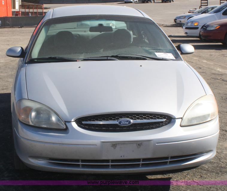 image for item F2969 2002 Ford Taurus SE