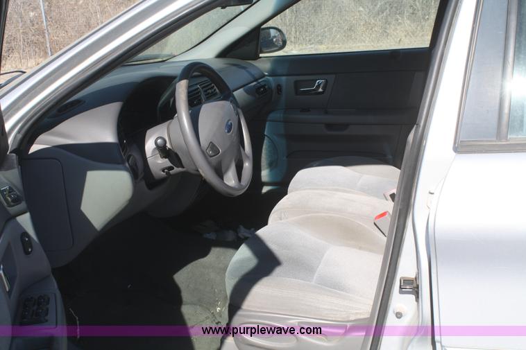 image for item F2969 2002 Ford Taurus SE