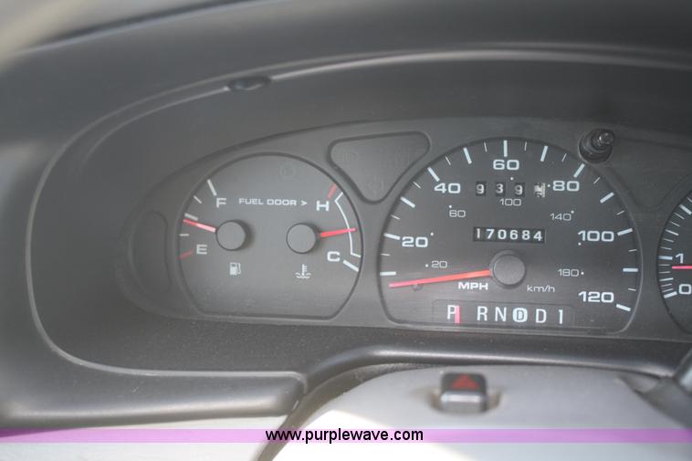 image for item F2969 2002 Ford Taurus SE