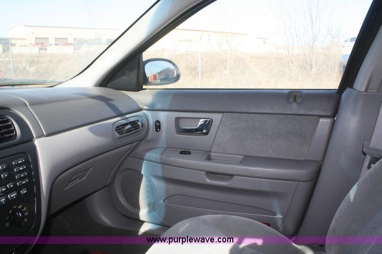 image for item F2969 2002 Ford Taurus SE