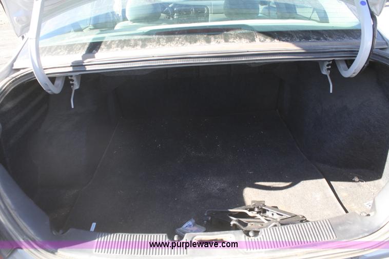 image for item F2969 2002 Ford Taurus SE