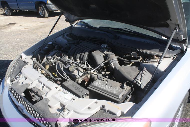 image for item F2969 2002 Ford Taurus SE