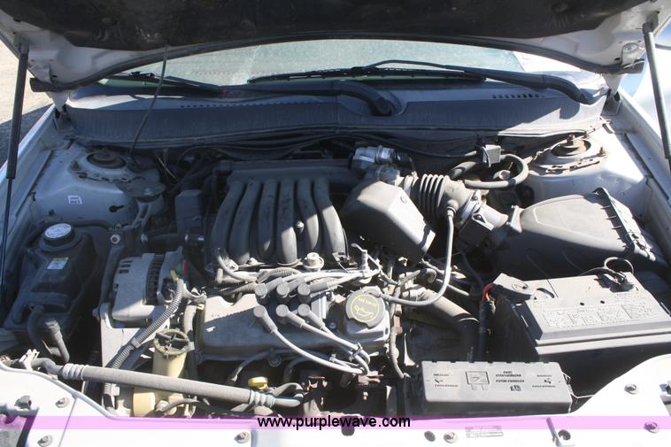 image for item F2969 2002 Ford Taurus SE