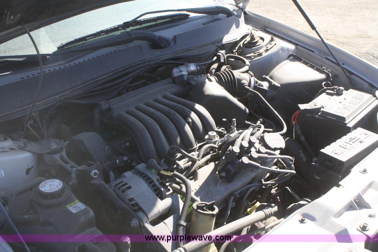 image for item F2969 2002 Ford Taurus SE