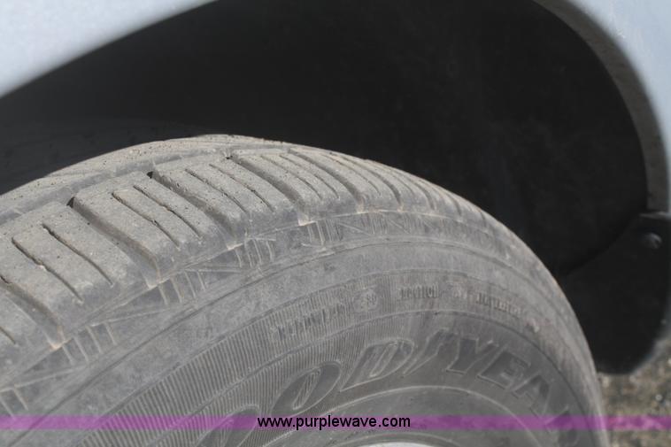 image for item F2969 2002 Ford Taurus SE