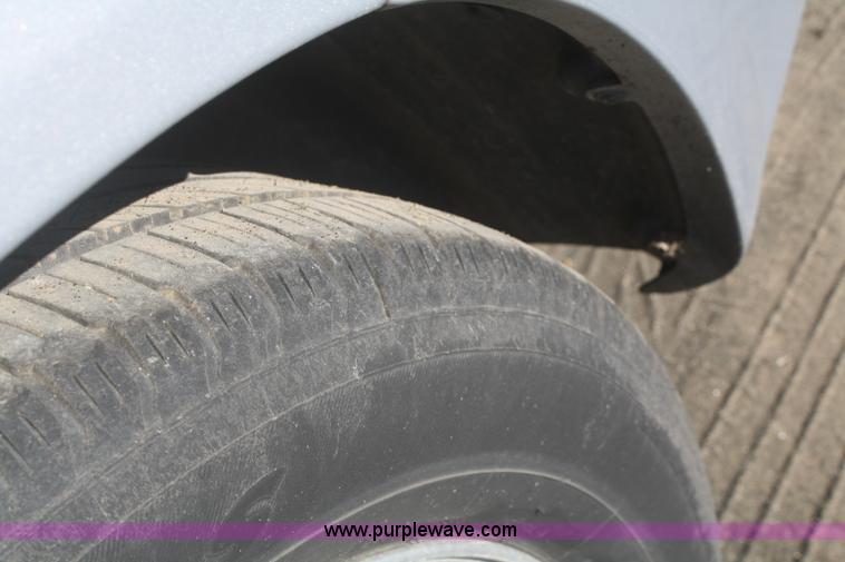 image for item F2969 2002 Ford Taurus SE