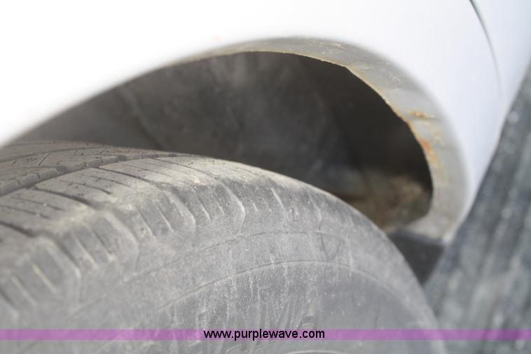 image for item F2969 2002 Ford Taurus SE