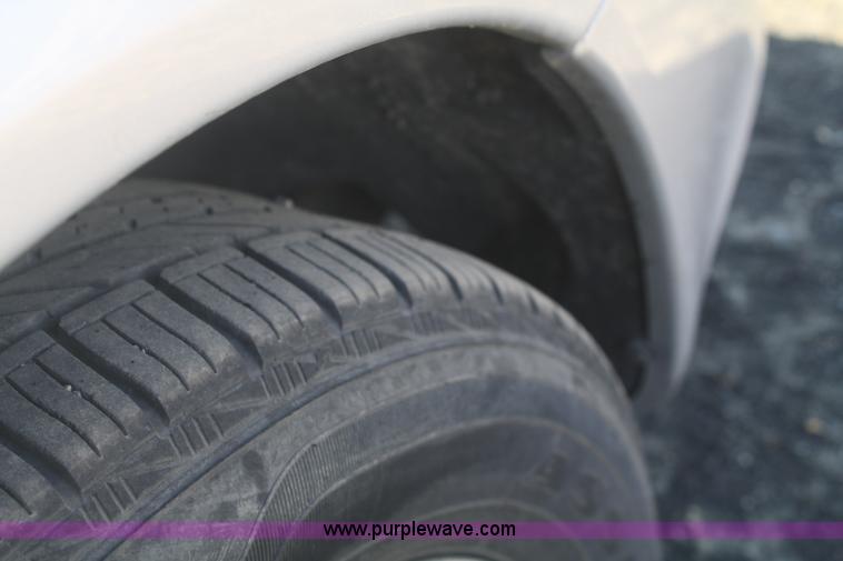 image for item F2969 2002 Ford Taurus SE