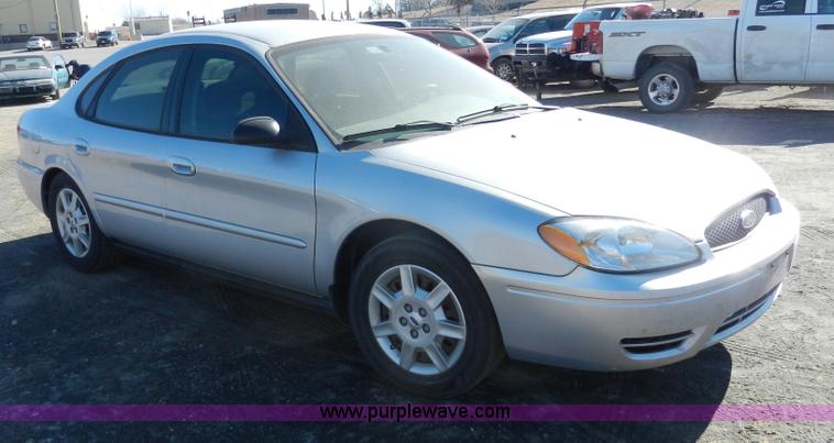 image for item F2974 2006 Ford Taurus SE