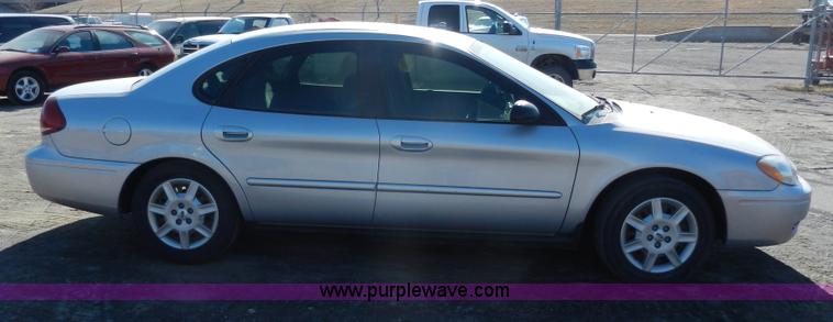image for item F2974 2006 Ford Taurus SE