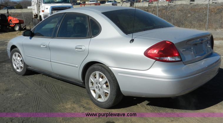 image for item F2974 2006 Ford Taurus SE