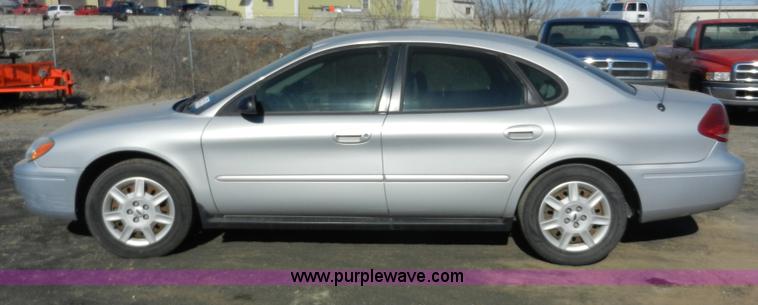 image for item F2974 2006 Ford Taurus SE