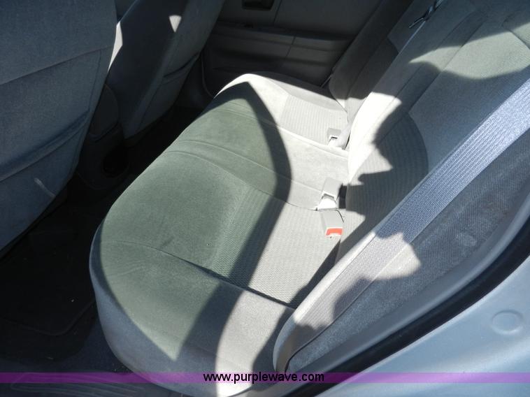 image for item F2974 2006 Ford Taurus SE