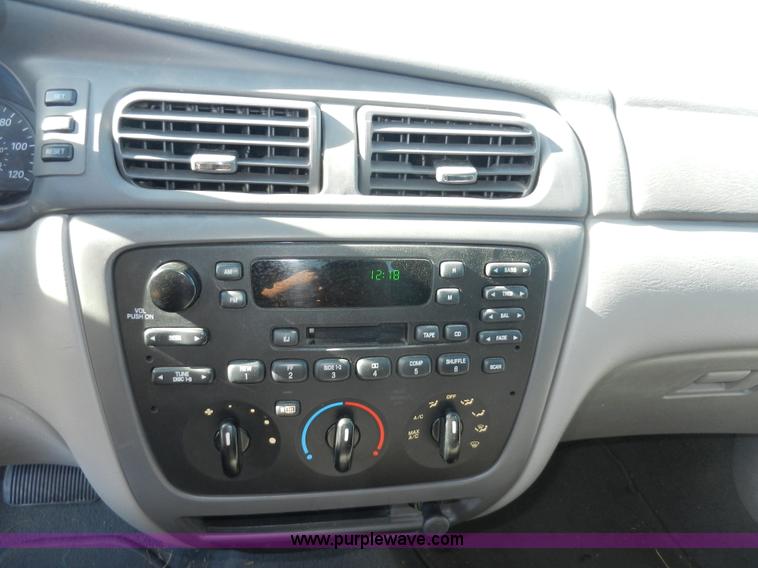 image for item F2974 2006 Ford Taurus SE