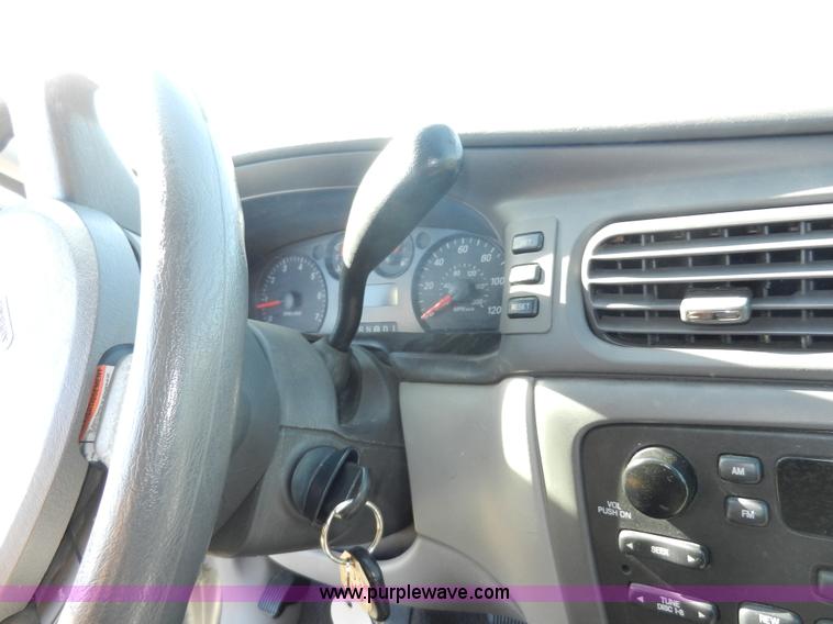 image for item F2974 2006 Ford Taurus SE