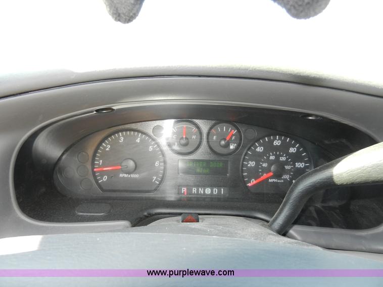 image for item F2974 2006 Ford Taurus SE