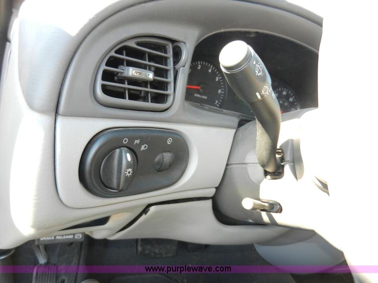 image for item F2974 2006 Ford Taurus SE