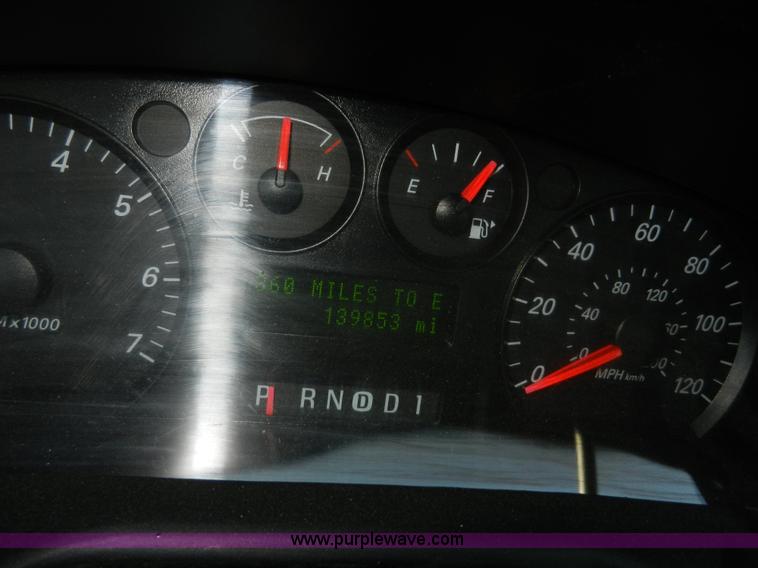 image for item F2974 2006 Ford Taurus SE