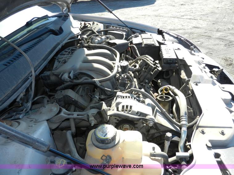 image for item F2974 2006 Ford Taurus SE