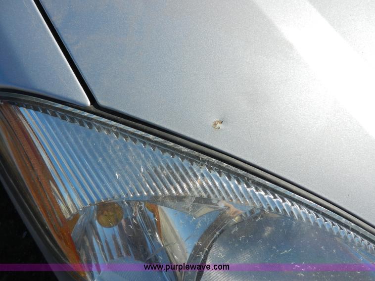 image for item F2974 2006 Ford Taurus SE