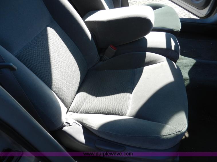 image for item F2974 2006 Ford Taurus SE