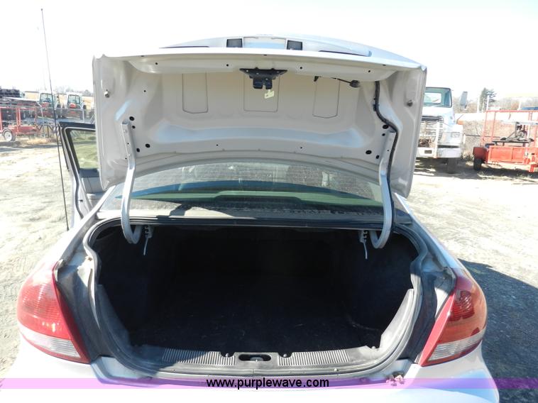 image for item F2974 2006 Ford Taurus SE