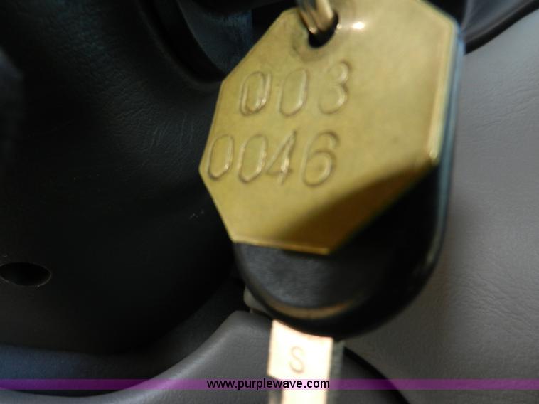 image for item F2974 2006 Ford Taurus SE