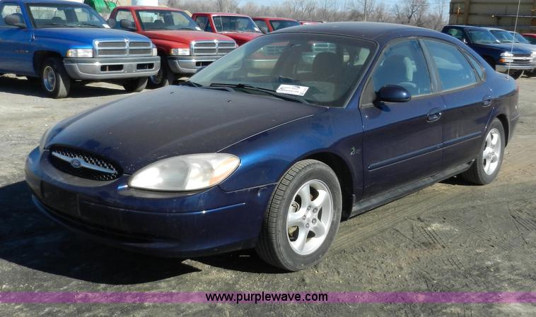 image for item F2975 2000 Ford Taurus SE