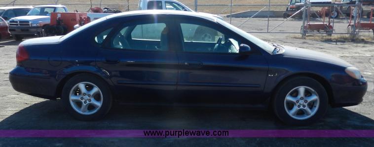 image for item F2975 2000 Ford Taurus SE