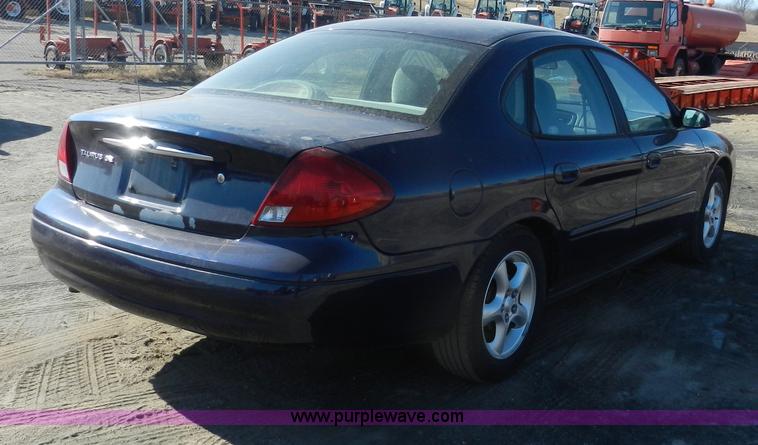 image for item F2975 2000 Ford Taurus SE