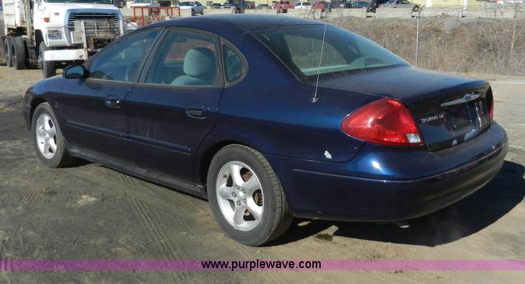 image for item F2975 2000 Ford Taurus SE