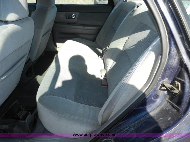 image for item F2975 2000 Ford Taurus SE
