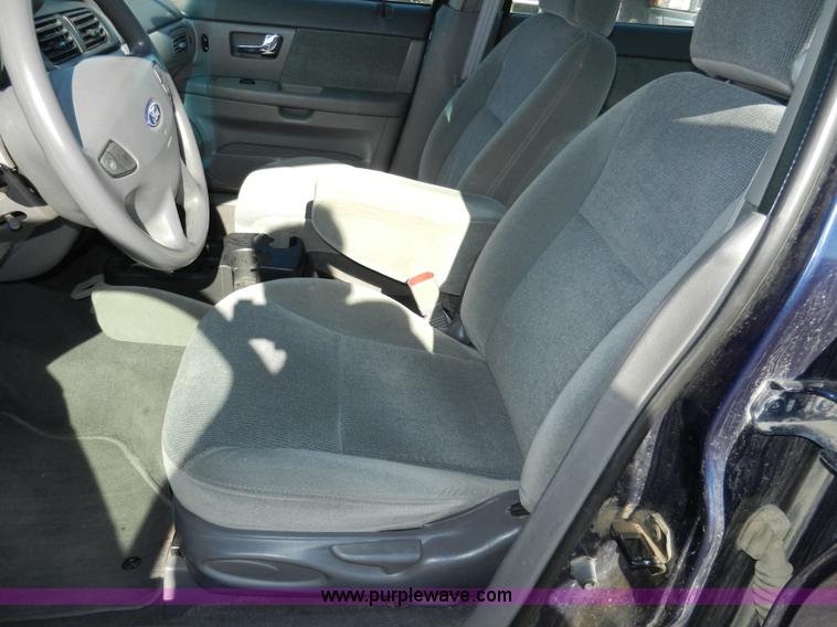 image for item F2975 2000 Ford Taurus SE