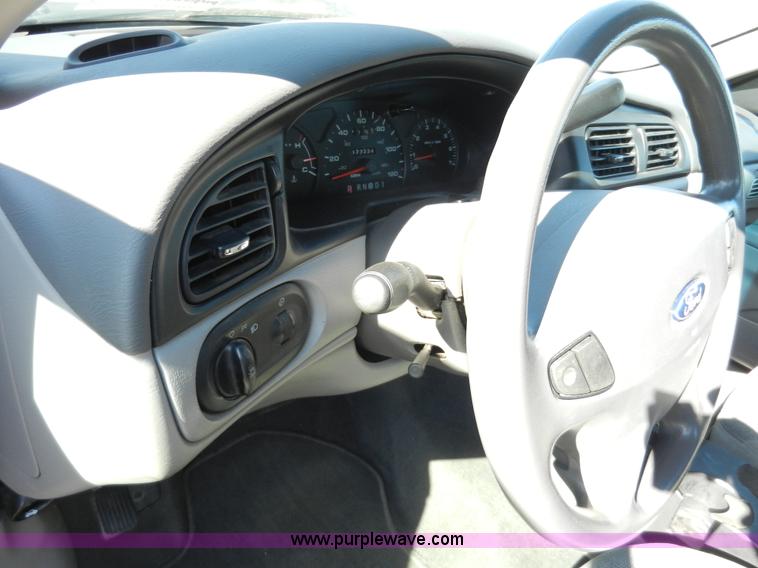 image for item F2975 2000 Ford Taurus SE