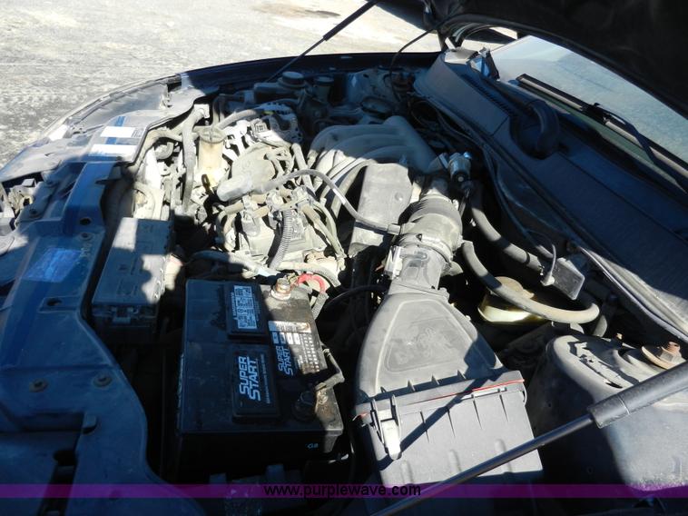 image for item F2975 2000 Ford Taurus SE